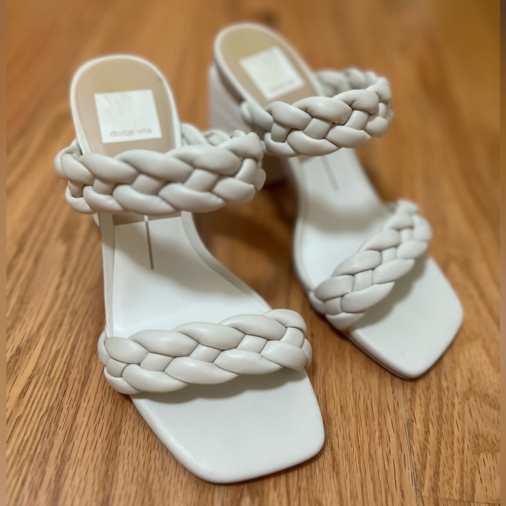 Dolce Vita | Pale Sandals | Size 6.5